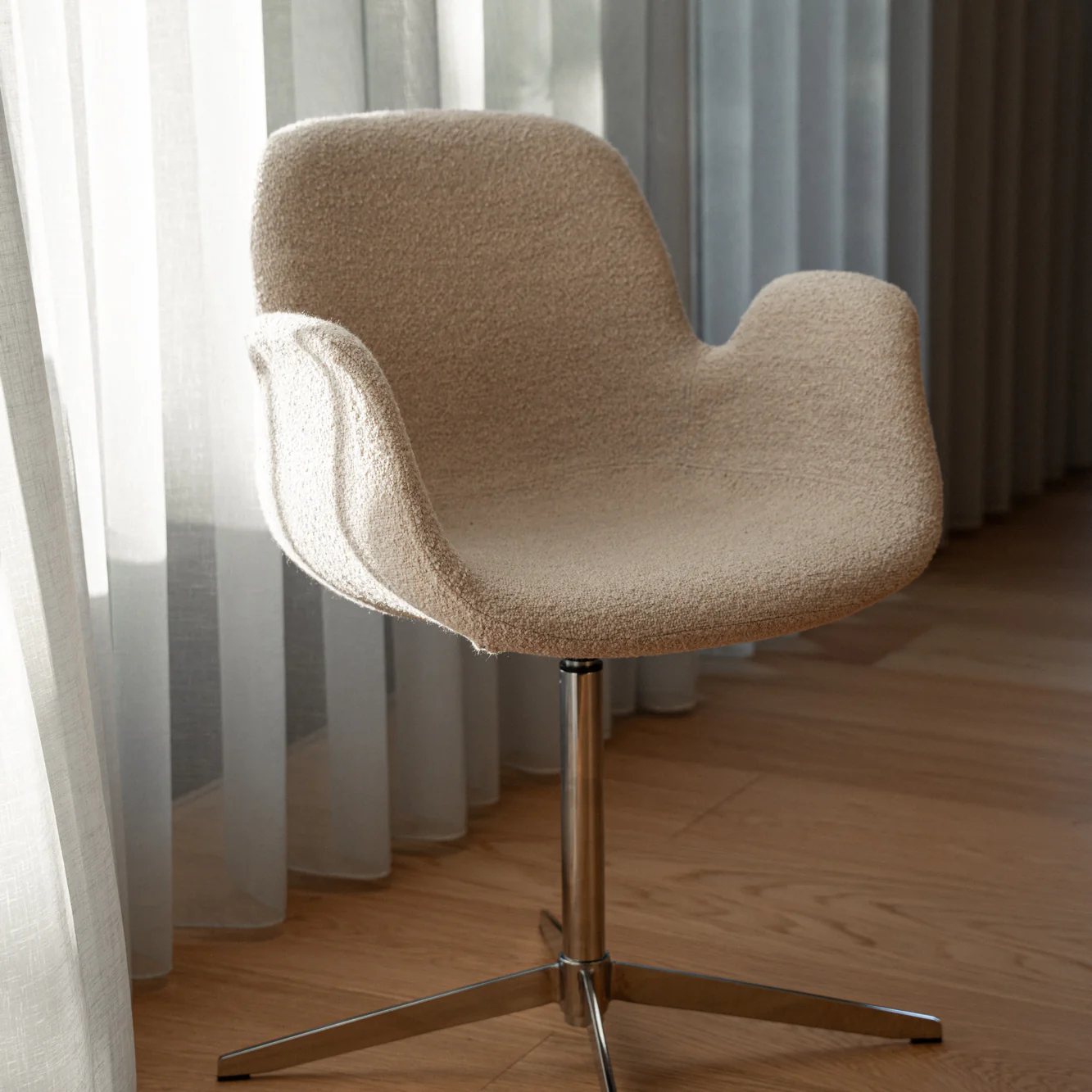 Chrome spisebordsstol, armlæn | Drejefunktion | Bouclé - Image 3